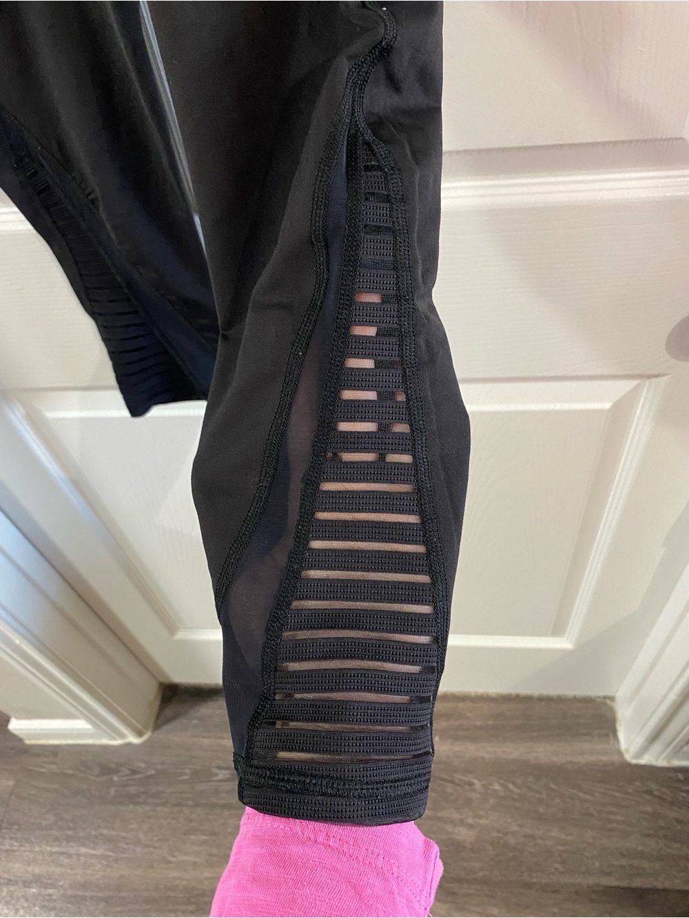 MICHI WMNS XS Black High-Rise Cropped Leggings with Mesh & Striped Calf Inset - Picture 4 of 8